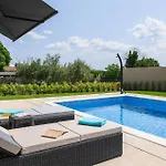 Luxurious In * Maruzini