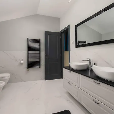 Luxurious In Maruzini