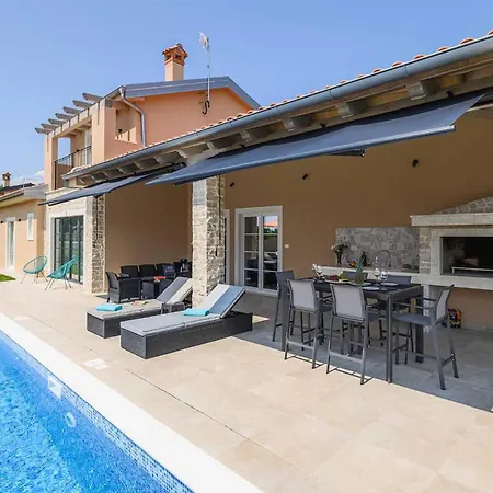 Luxurious In Ferienhaus Maruzini