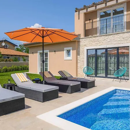 Luxurious In Ferienhaus Maruzini